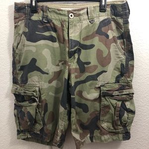 Men’s American Eagle Cargo shorts